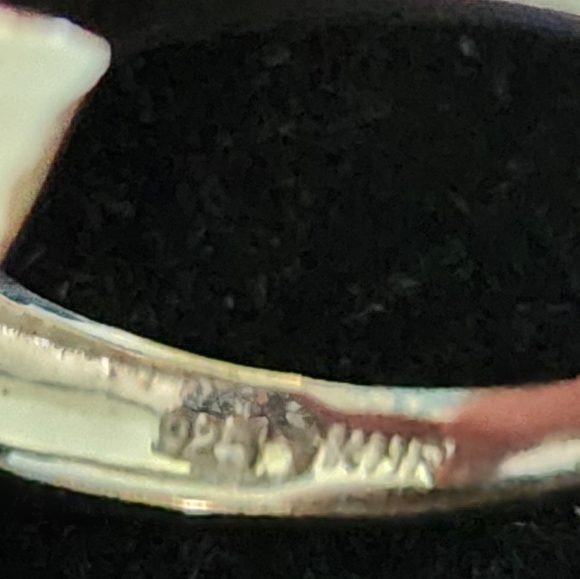 Moonstone with red enamel in 925 Silver. Size 10 - Picture 6 of 6